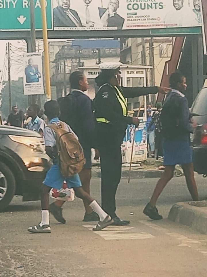 Photos: Policewoman Praised For Dressing Students