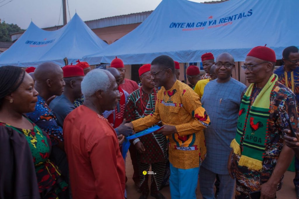 APGA's Nweke Enters Social Contract With Ngwo Uno, Receives Praise For Past Interventions In The Community