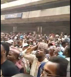 Heavy Crowd Surround CBN Lagos Office Amid Naira swap