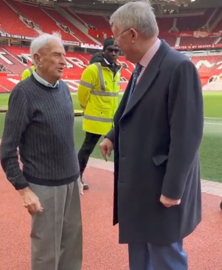 Watch Moment Sir Alex Ferguson Met 100-year-old Fan (Video)
