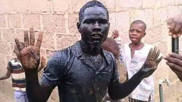 Man Who Celebrated Buhari’s Victory In 2019 By Drinking Gutter Water Dumps APC For PDP