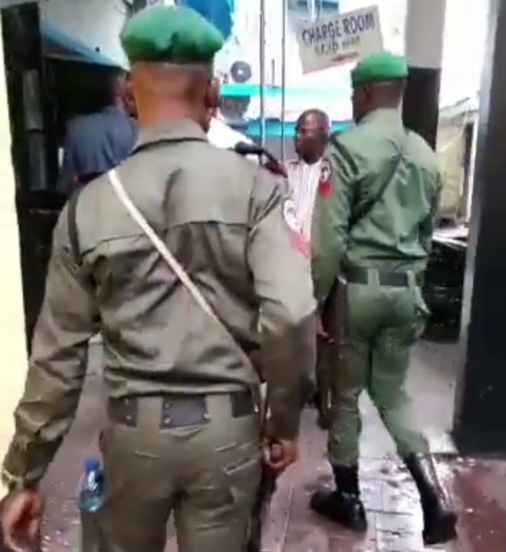 Seun Kuti Finally Arrested, Taken To SCIID For Slapping Police Officer [Video]