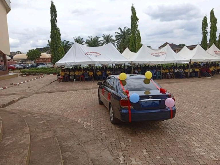 Final year Student of Godfrey Okoye University receives a car for emerging Vice Chancellor for One day [Photos]