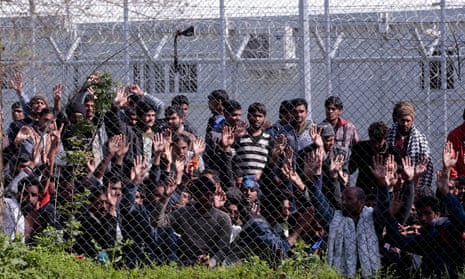 Hundreds of Afghan refugees return home from Pakistan
