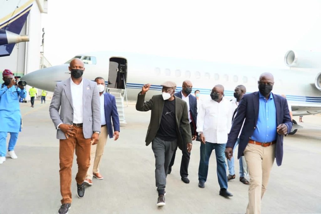 Nigerians Storm Airport For Tinubu’s Arrival
