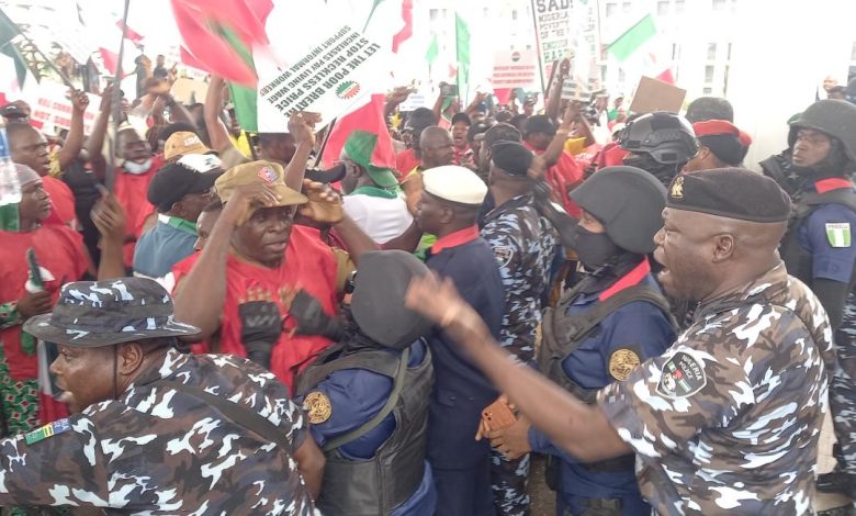BREAKING :  Commotion as Protesters Demand Entry into National Assembly Chambers [PHOTO]