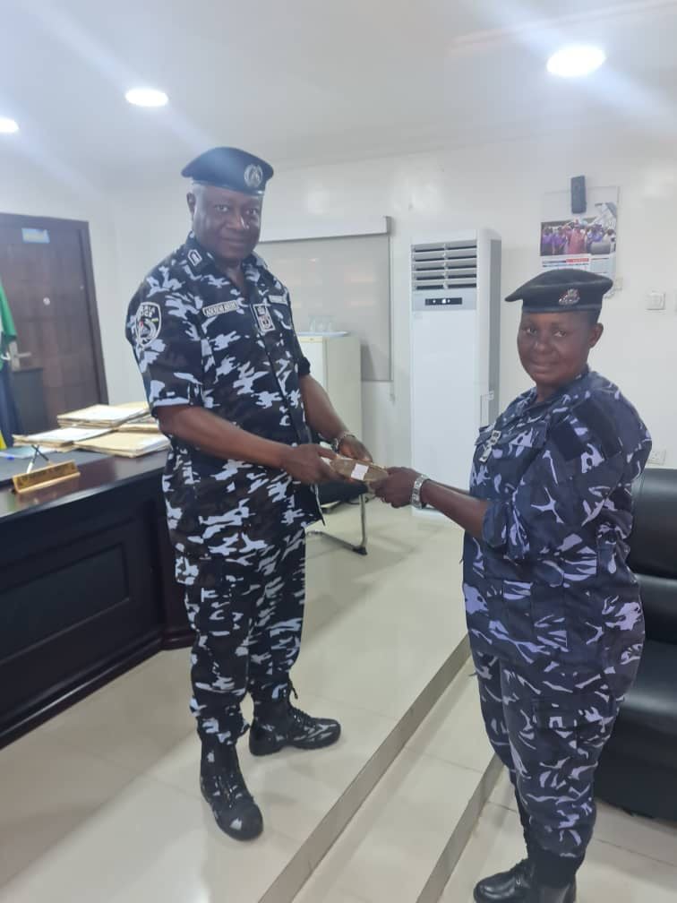 Policewoman Who Rejected Bribe For Stolen Goods Gets N250,000 Reward