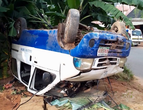 Bus fleeing from tax collectors somersaults, injures 7 passersby in Anambra