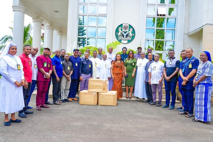 Anambra Govt Distributes 120 Anti-shock Garments To Mission, General Hospitals [Photos]