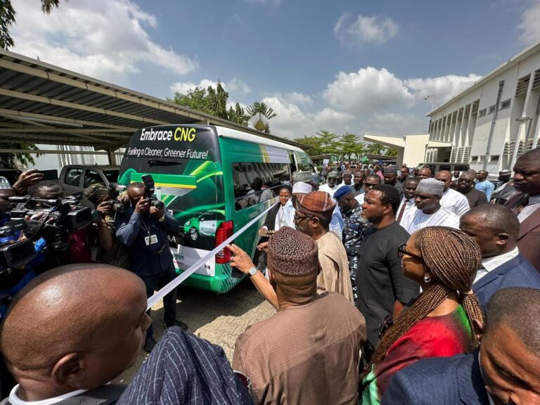 FG Flags Off CNG Vehicles To Open More Conversion Centers In Two Weeks (Photos)