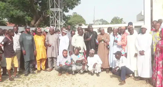 19 Kaduna PDP Councillors, Supporters Decamp To APC