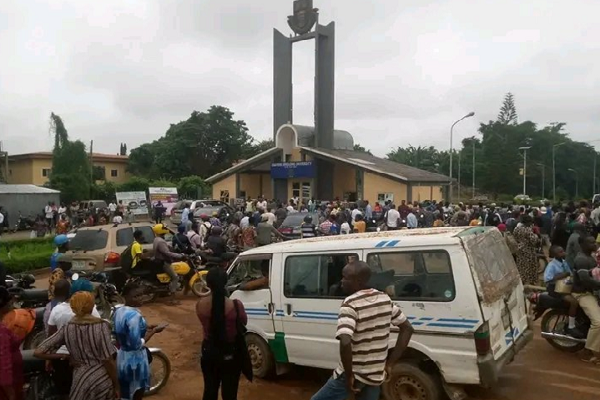 BREAKING: Heavy Protest At OAU Main Gate Over Recent Hike In School Fees [PHOTOS]