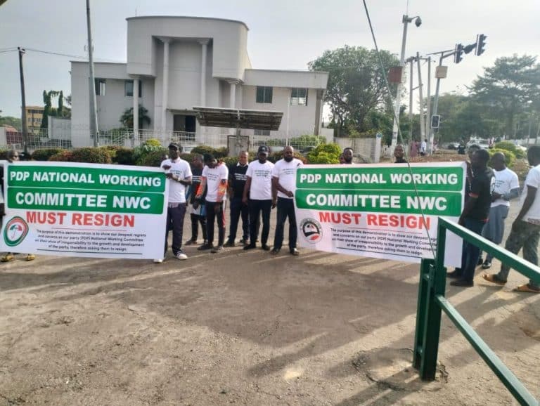 Protesters Storm PDP National Secretariat, Demand NWC Members’ Resignation