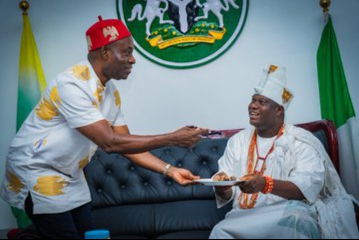 Gov Soludo Hosts Ooni, Receives Bronze Artwork Gift [Photos]