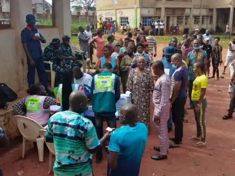 Youths Beat Up Policemen, Parade Him For Allegedly Snatching Ballot Box [Video]