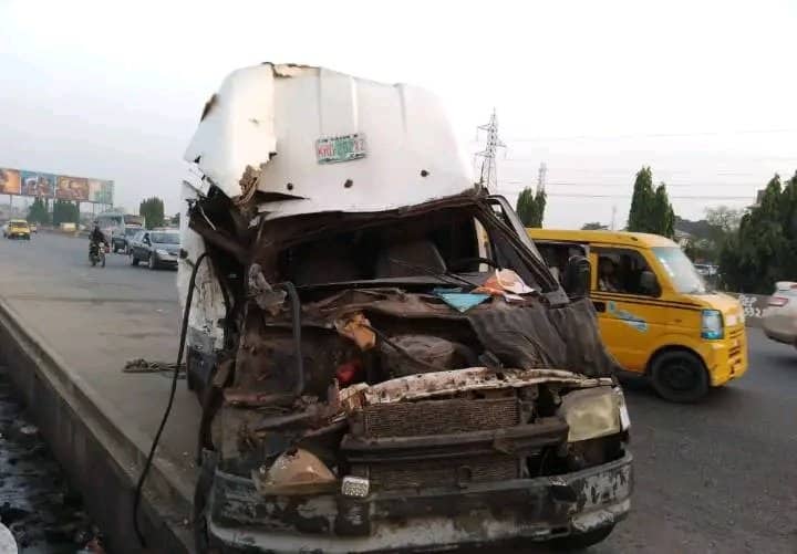 One Injured As Bus Rams Into Truck In Lagos