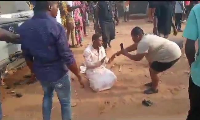 LP Supporters Celebrate Public Humiliation Of Lamidi Apapa-Led Factional Members In Edo State [Video]