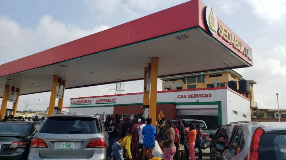 Fresh Fuel Scarcity Resurfaces In Lagos, Causes Gridlock 
