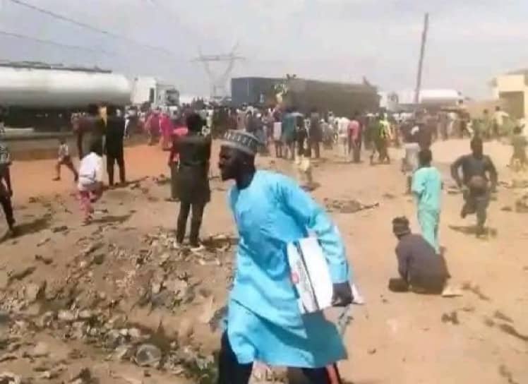 Kaduna Residents Block BUA Truck, Loot Cartoons Of Noodles