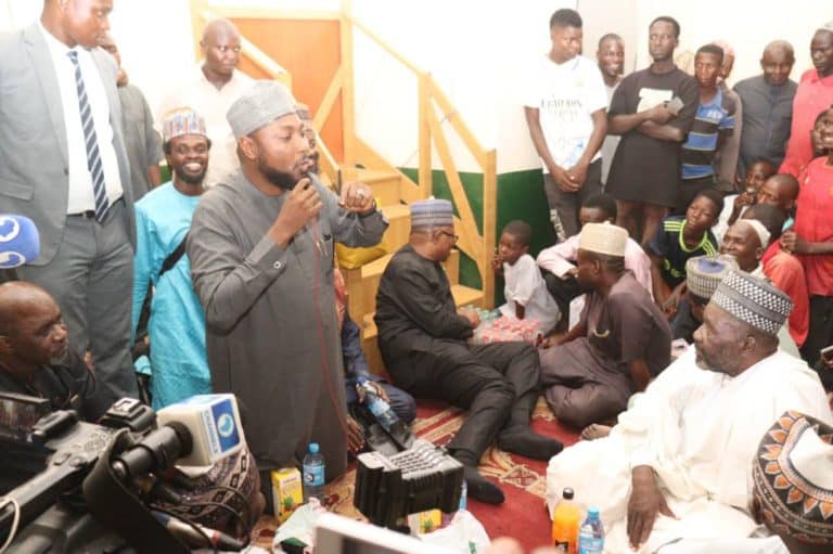 Nigerians Reacts As Peter Obi Joins Muslims To Break Ramadan Fast At Abuja Mosque [Video]