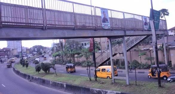 Lagos Thugs Impose N100 Levy On Individuals Using Pedestrian Bridge