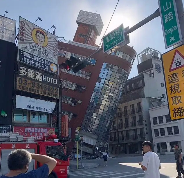 BREAKING: Massive 7.5 Magnitude Earthquakes Hits Taiwan