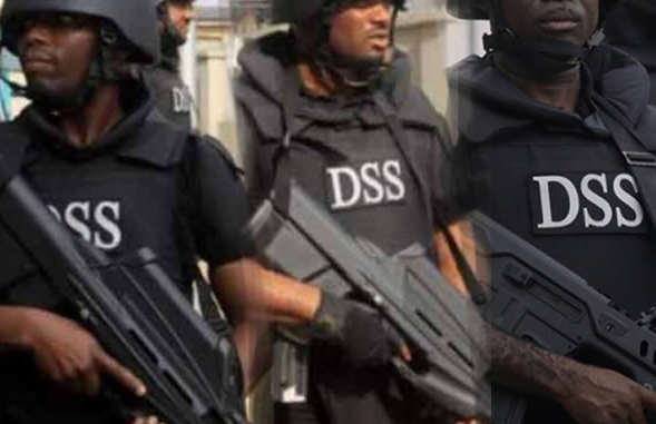 DSS Operatives Storm Emir Of Kano’s Palace Amid Deposition Move
