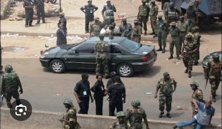 BREAKING: Tension At Banex Plaza As Soldiers, Traders Clash