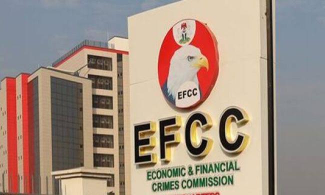 EFCC Offers Nigerians 5% Reward To Report Anyone Spraying Naira Notes