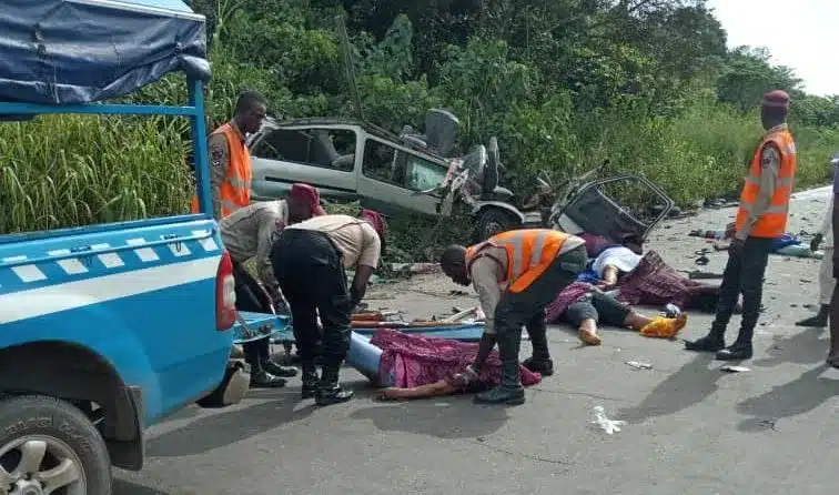 BREAKING: Tragic Road Accident Near Army Checkpoint In Enugu Claim 25 Lives