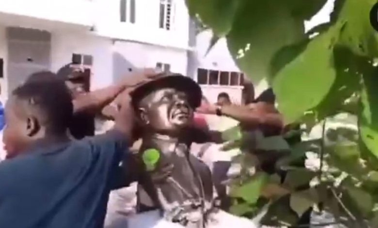 BREAKING: Fubara’s Supporters Destroy Wike’s Statue In Obio Akpor [PHOTOS]