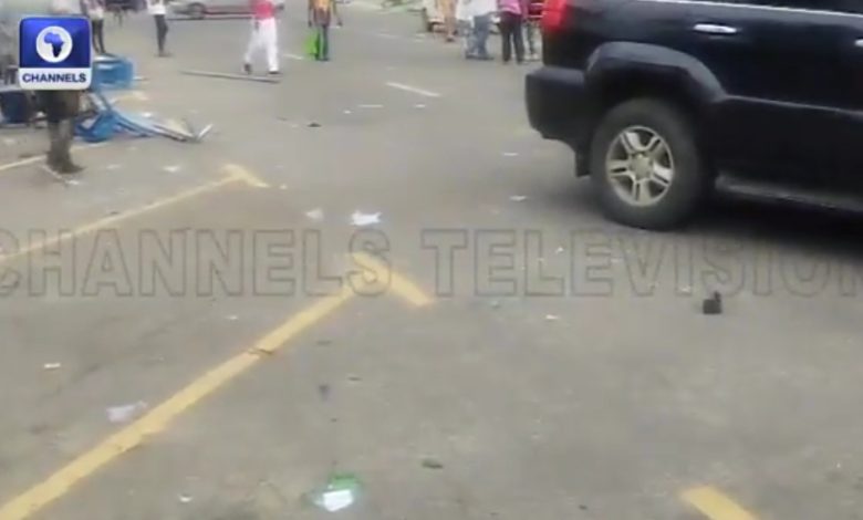 BREAKING: Police Chase Away Ex-LGA Chairman, Pro-Wike Youths From Secretariat [VIDEO]