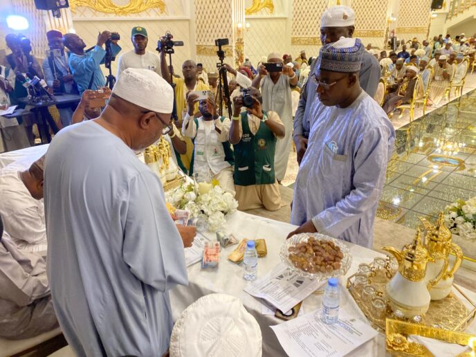 Jigawa Pilgrim Returns Missing Foreign Currencies To NAHCON In Saudi Arabia