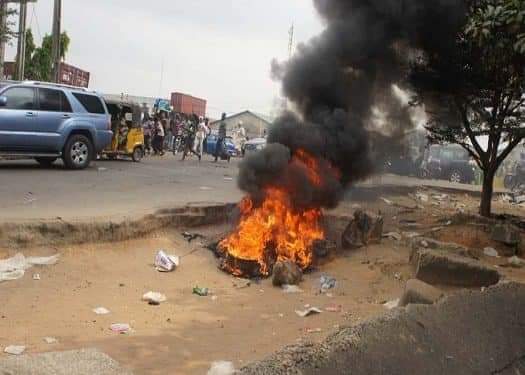 Abuja Residents Set ‘Armed Robber’ Ablaze After Failed Bank Operation