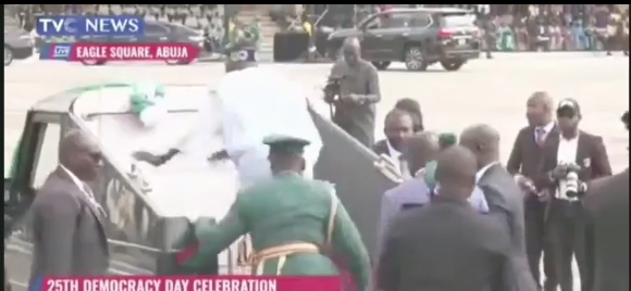 Democracy Day: Tinubu ‘Falls’ While Boarding Presidential Parade Vehicle In Abuja (Video)