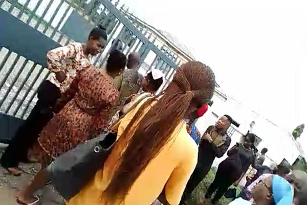 Heritage Bank Customers Storm Calabar Branch, Demand Access to Funds [PHOTO]