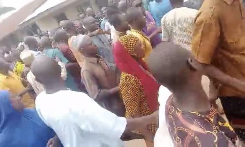APC Lawmaker Disgraced, Labelled ‘Thief’ by Constituents in Kwara over Poor Representation [VIDEO]