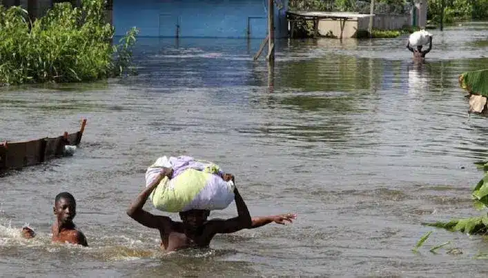 Flood: Lagos State Gives 48-hour Quit Notice To Landlords Blocking Drainage Channel