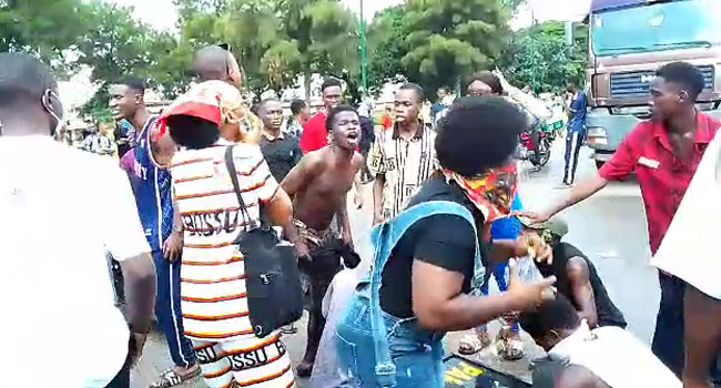 University Of Benin Students Take To The Streets, Block Lagos-Benin Expressway [PHOTO]