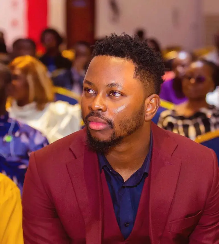 Nigerian Doctor Breaks Guinness World Record For Largest Drawing [VIDEO]