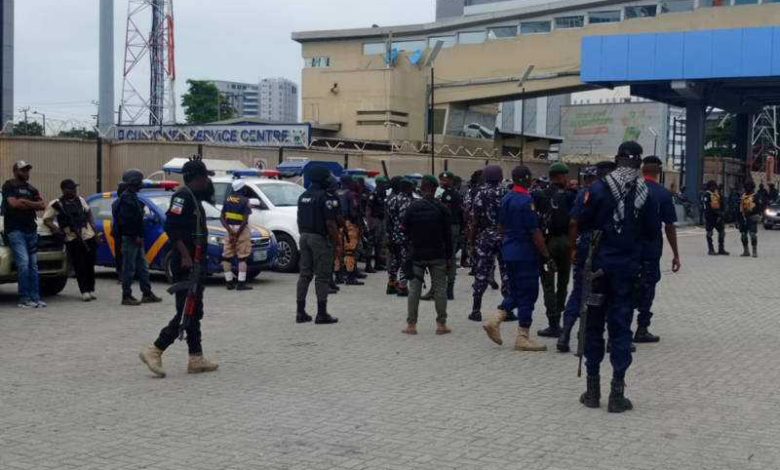 Heavy Security Presence at Lekki Tollgate as Nigerians Get Set for Hunger Protest [PHOTOS]