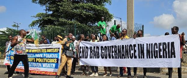 BREAKING: Tinubu Didn’t Address Our Demands – Youths Storm Lagos Streets, Continue Protests