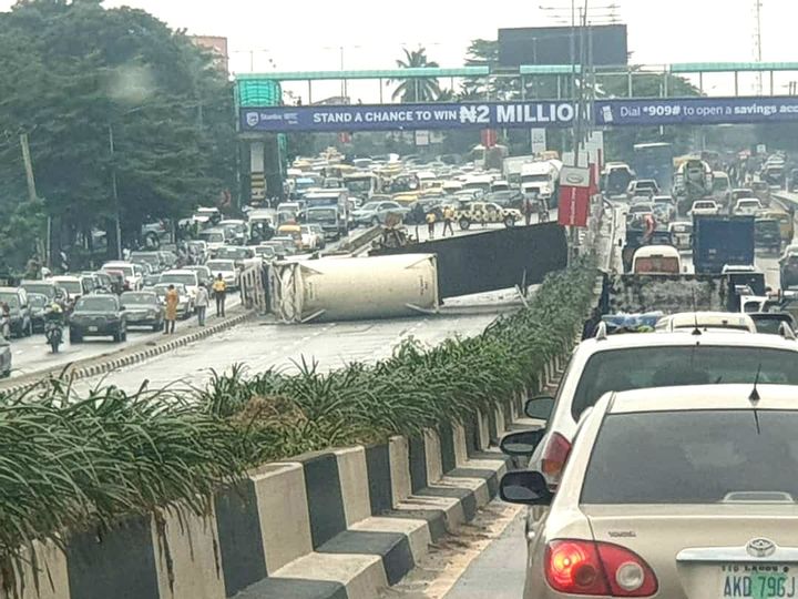 Gas Tanker Overturns On Lagos Road Causes Gridlock