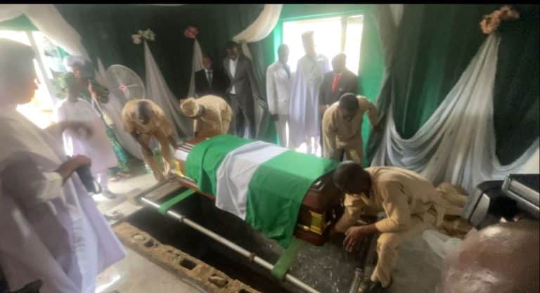 Family Buries Late Nigerian Flag Designer, Pa Akinkunmi, After FG Failed Promises