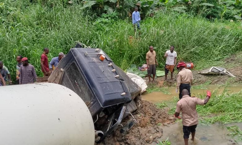 JUST IN: Five Dead As Gas Tanker Collides With Minibus In Osun State