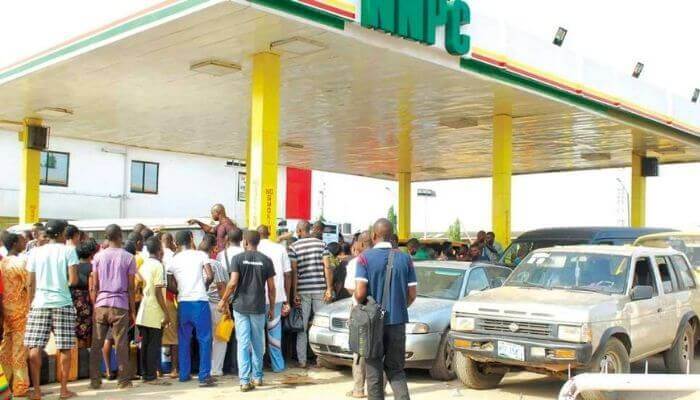 FG Cracks Down on Filling Stations, Imposes Fines Amid Petrol Price Hike