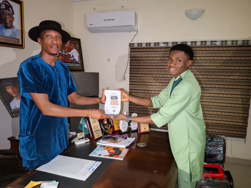 Hon. Dr Emeka Mandela Receives A Youth Iconic Award From Organizers Of FUTO Got Talent 2024