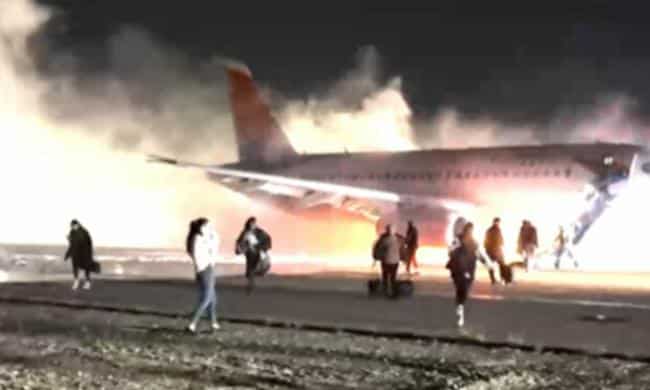 breaking:%20Plane%20with%2087%20Passengers%20Forced%20to%20Make%20Emergency%20Landing%20After%20Engine%20Catches%20Fire%20Mid-air%20