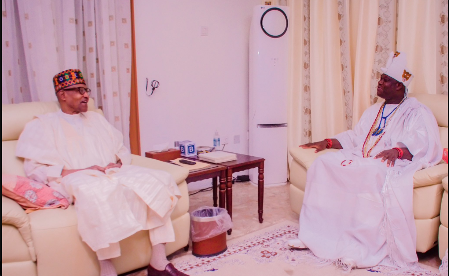photos:%20Former%20President,%20Buhari%20Welcomes%20Ooni%20Of%20Ife%20In%20Katsina