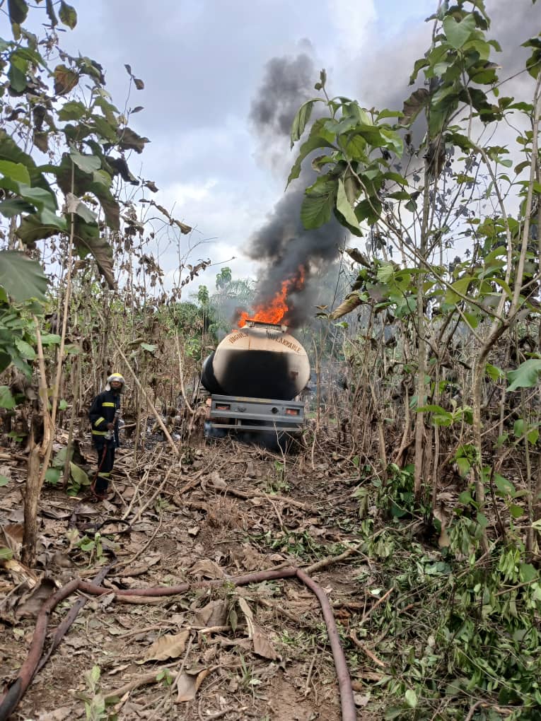 Petrol Tanker Carrying 45,000 Litres of PMS Crashes and Bursts Into Flames in Ibadan